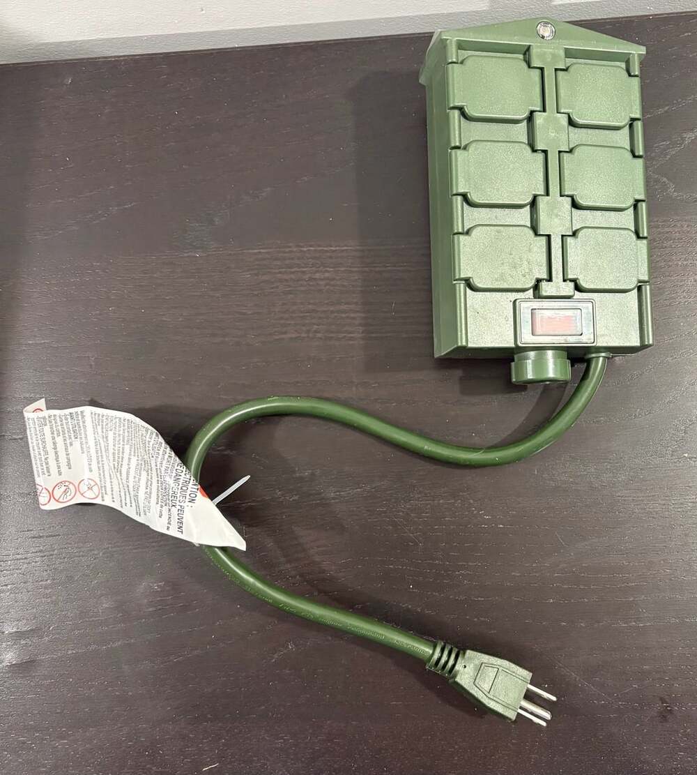 Outdoor Seasonal-Use Cord-Connected Wiring Device Model 58171LO Green